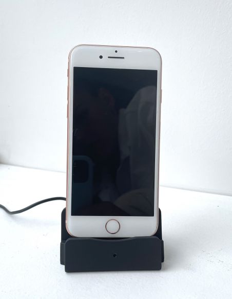 Caméra espion Wifi dans une station de charge Iphone