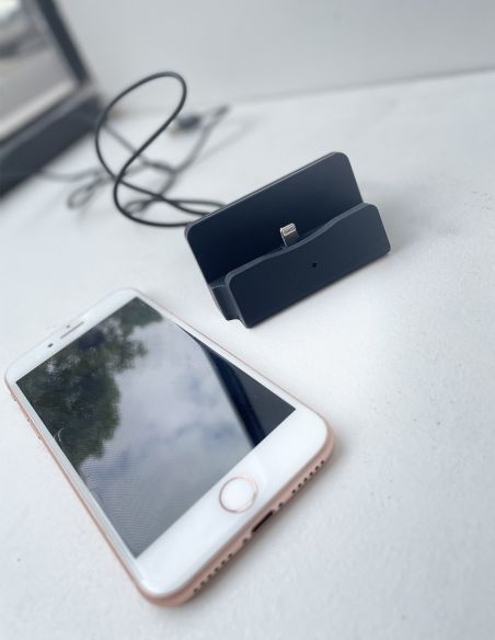 Caméra espion Wifi dans une station de charge Iphone